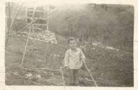 רוני-בחצר-1954