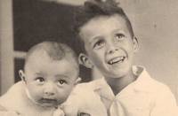 רוני-ואבי-1957