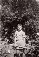 בגינה בבית 1960